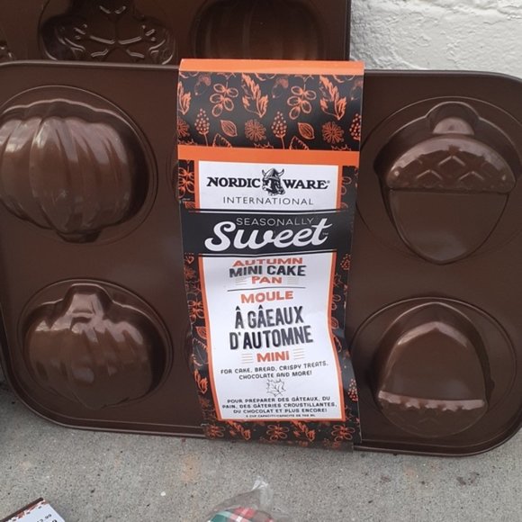 Nordic Ware Mini Pumpkin Cake Baking Pan Thanksgiving Fall Offer Sale - Picture 1 of 3